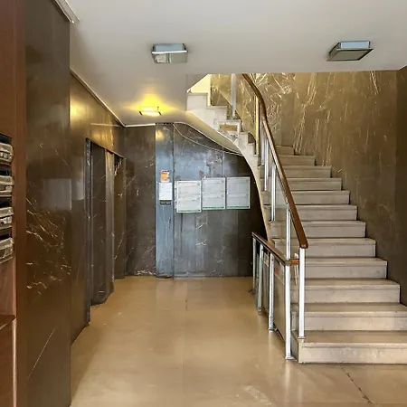 Domus Philippou Tsimiski Ii, Center Of *